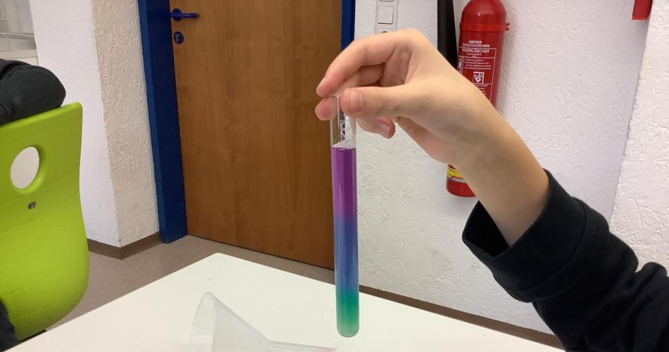 Farbverlauf im Reagenzglas
